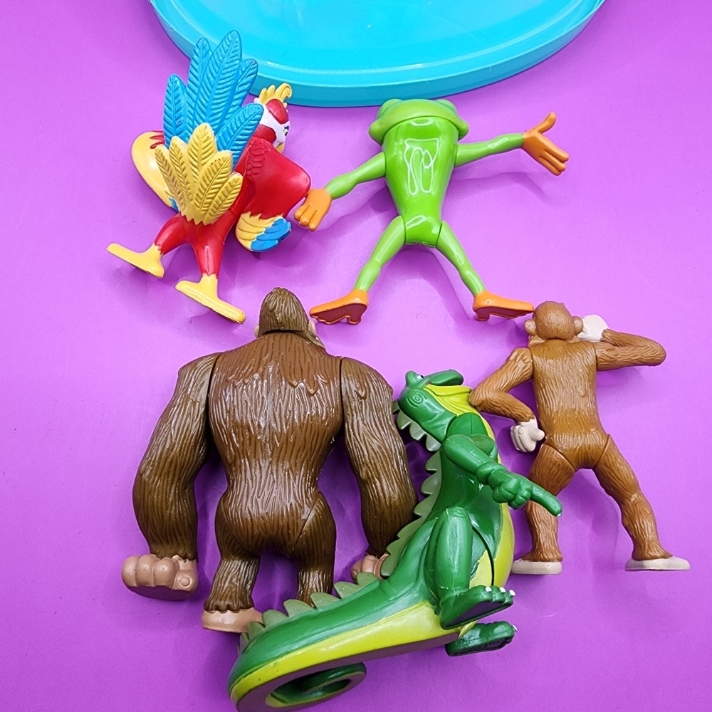 5 Rainforest Cafe Toy Lot Frog Iguana Monkey Gorilla Bird - Picture 3 of 3